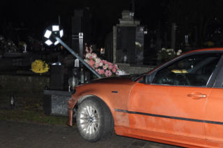 Uciekał przed policją i wjechał na cmentarz