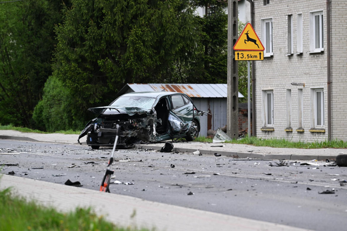 Wypadek w Tyczynie. Tir wjechał w przystanek.