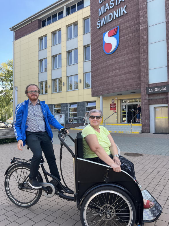 Nowatorski projekt w Świdniku. Seniorzy jeżdżą rikszą po mieście
