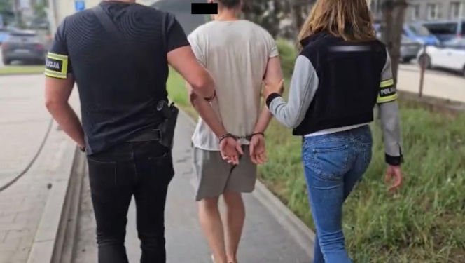 Intensywny zapach zdradził rodzinę. Bracia mieli nielegalną plantację, a ojciec pokaźny arsenał broni!