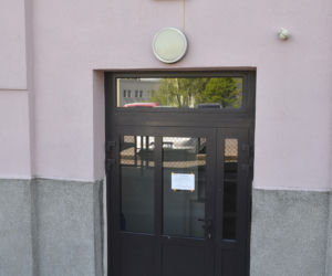 2-latek wypadł przez okno! Matka miała 1 promil