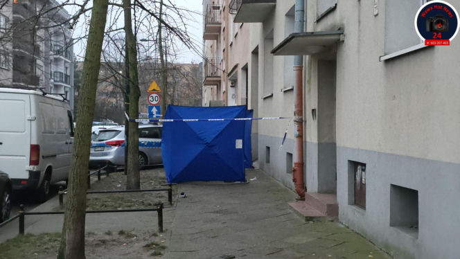 Tragedia w Warszawie. Wyszedł na oblodzony balkon, poślizgnął się i spadł. Nie żyje