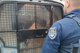 Furia na dworcu kolejowym. Konduktor podjął decyzję, a on wpadł w szał