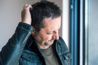 Mózg starzeje się szybciej przez jeden wieczorny błąd. Eksperci wskazują 9 ważnych nawyków