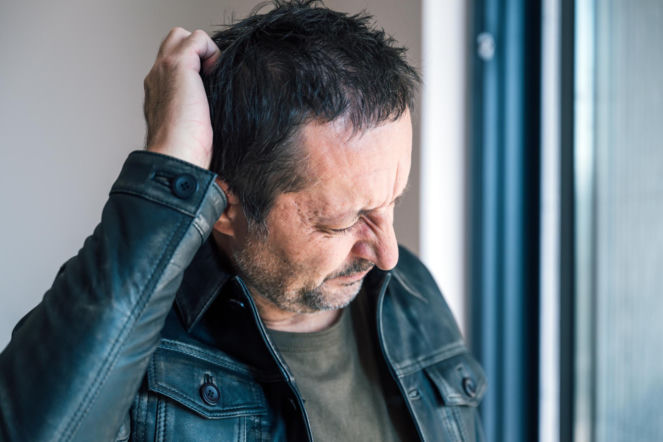 Mózg starzeje się szybciej przez jeden wieczorny błąd. Eksperci wskazują 9 ważnych nawyków