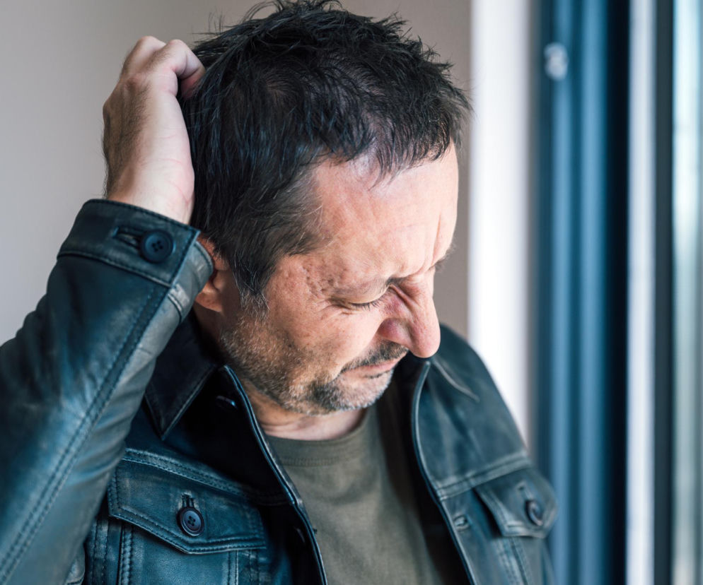 Mózg starzeje się szybciej przez jeden wieczorny błąd. Eksperci wskazują 9 ważnych nawyków