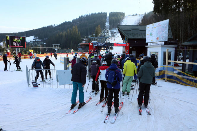 Ukraińcy pławią się w luksusie i bawią w najlepsze? Tak naprawdę wygląda Bukovel