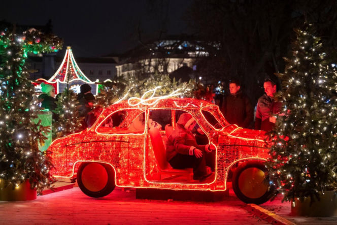 Świąteczna iluminacja 2025/2026 w Warszawie