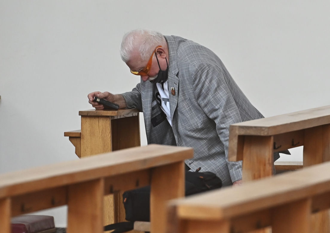 Lech Wałęsa w kościele na niedzielnej mszy