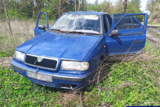 Wpadł przez pękniętą szybę w Skodzie. Użył auta na zakazie, prowadził pijany i był poszukiwany