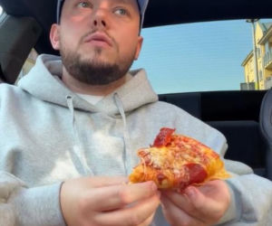 Książulo tłumaczy się z pizzy