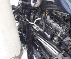 Zabrzeż. Skoda WBIŁA SIĘ w betonowy słup. Uwaga na śliskie drogi!