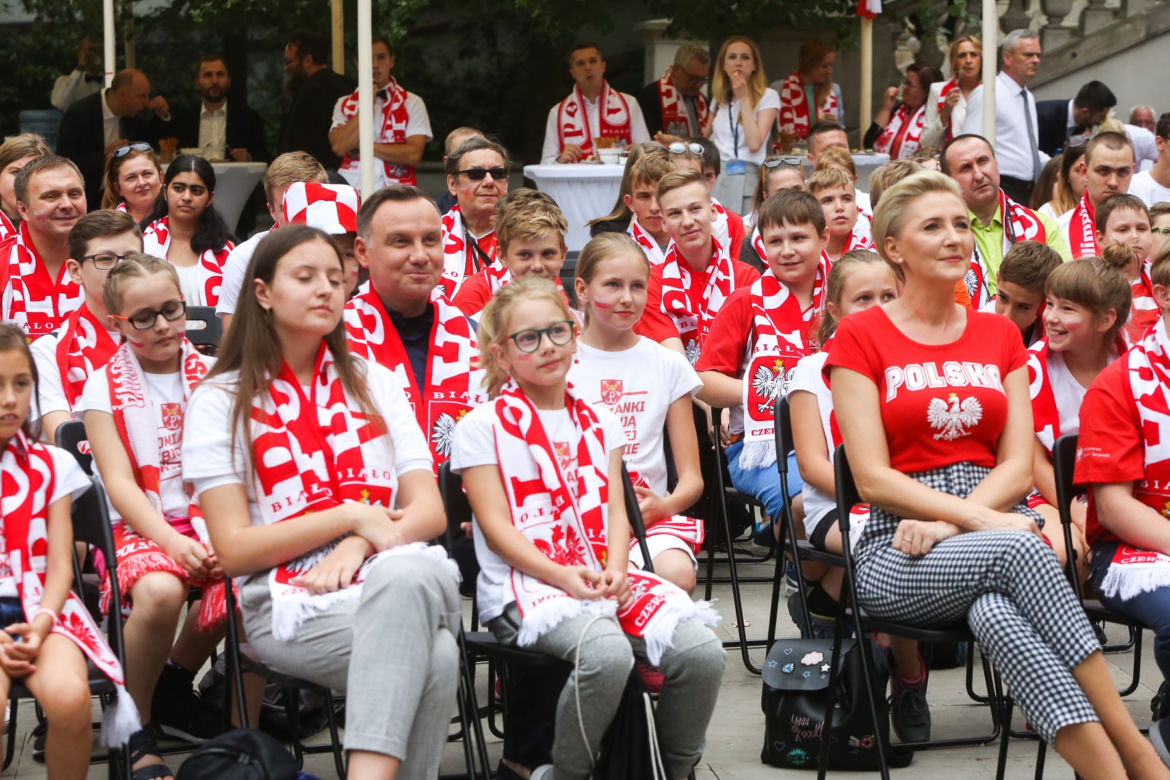 Para prezydencka ogląda mazc Polska - Senegal