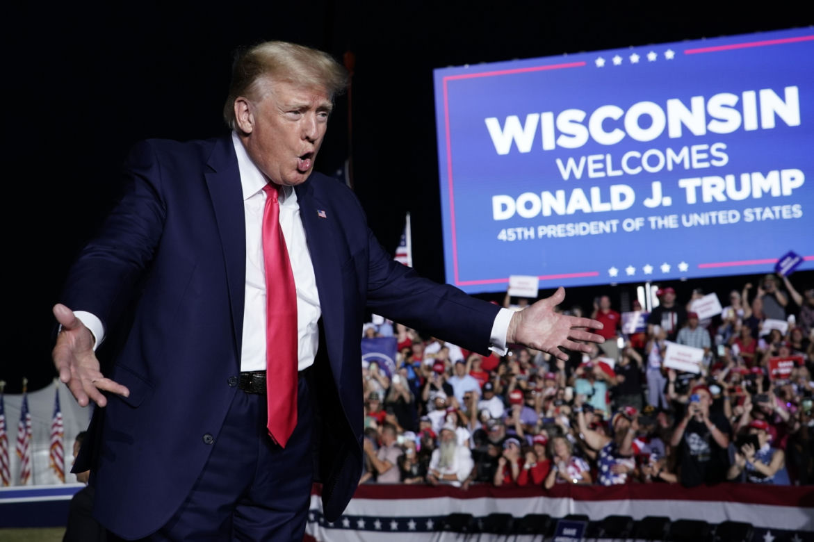 Agenci FBI w posiadłości Donalda Trumpa. Szukali tajnych dokumentów