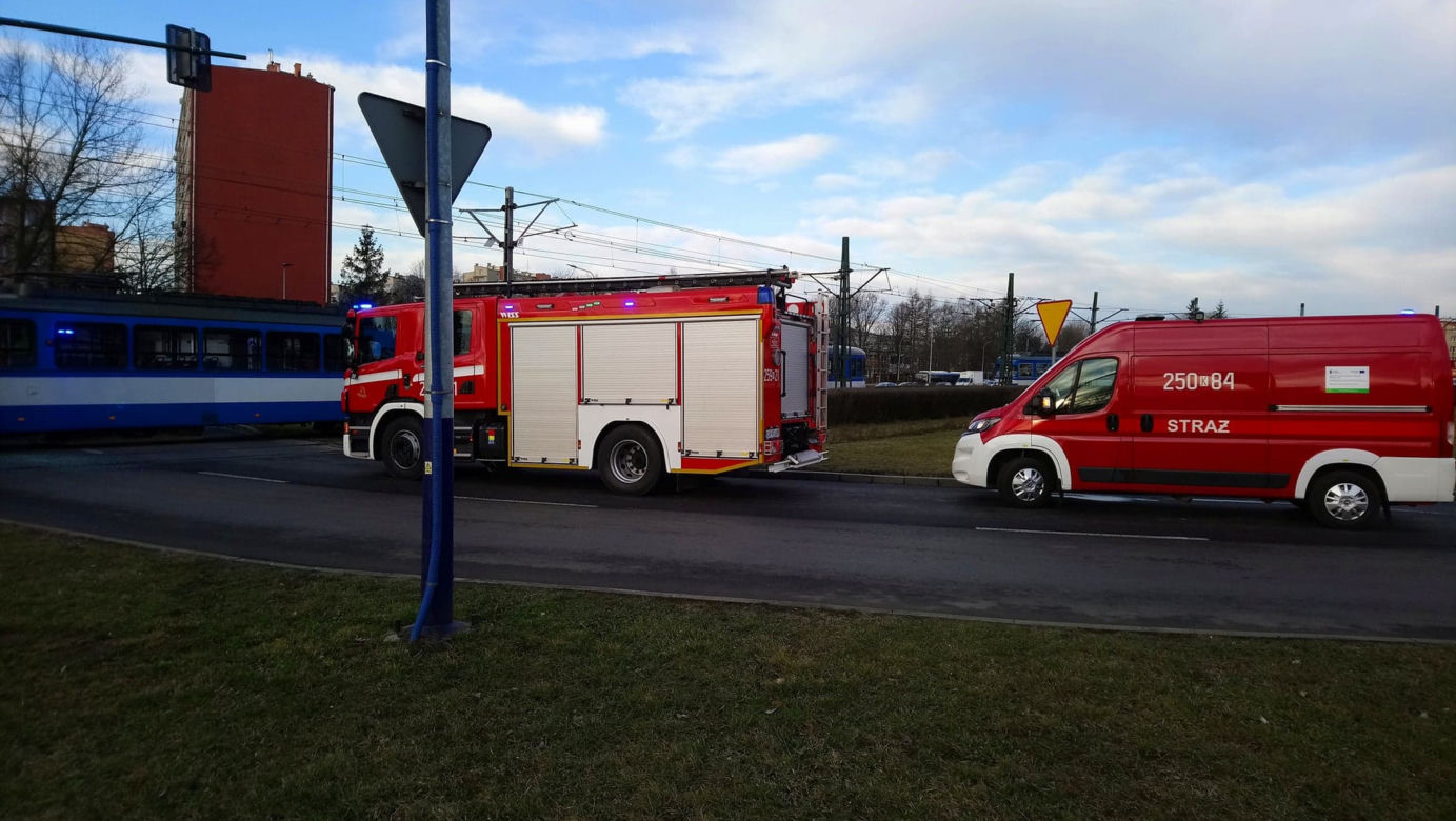 Dramatyczny wypadek w Krakowie. Tramwaj zderzył się z autobusem, są ranni