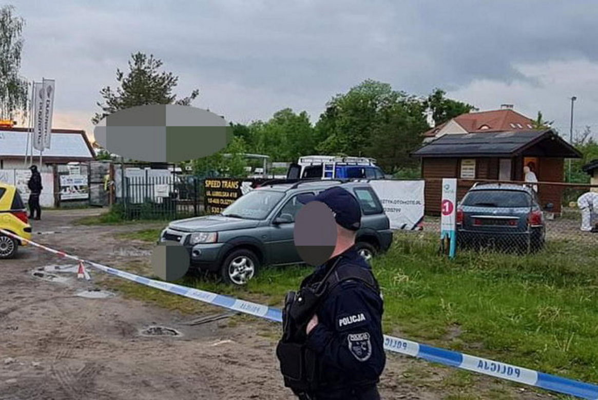 Olsztyn. Ciała dwóch mężczyzn  w komisie samochodowym