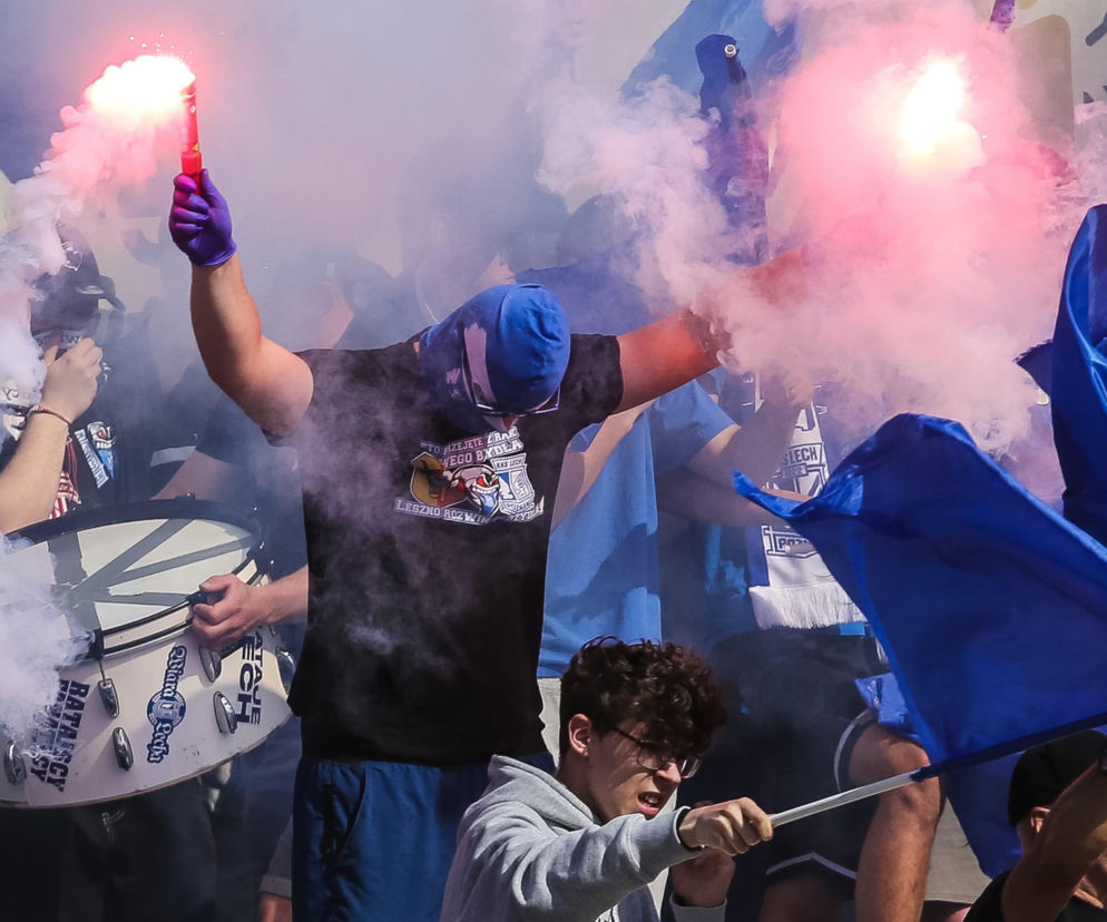 Inwazja kibiców w Lesznie! Tego stadion Polonii dawno nie widział. Prawie tysiąc fanów i ostre bluzgi na Unię