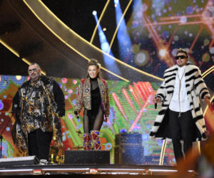 Sylwester z Dwójką. Doda przebierała się dwa razy. Zapięta pod szyję wyglądała obłędnie!