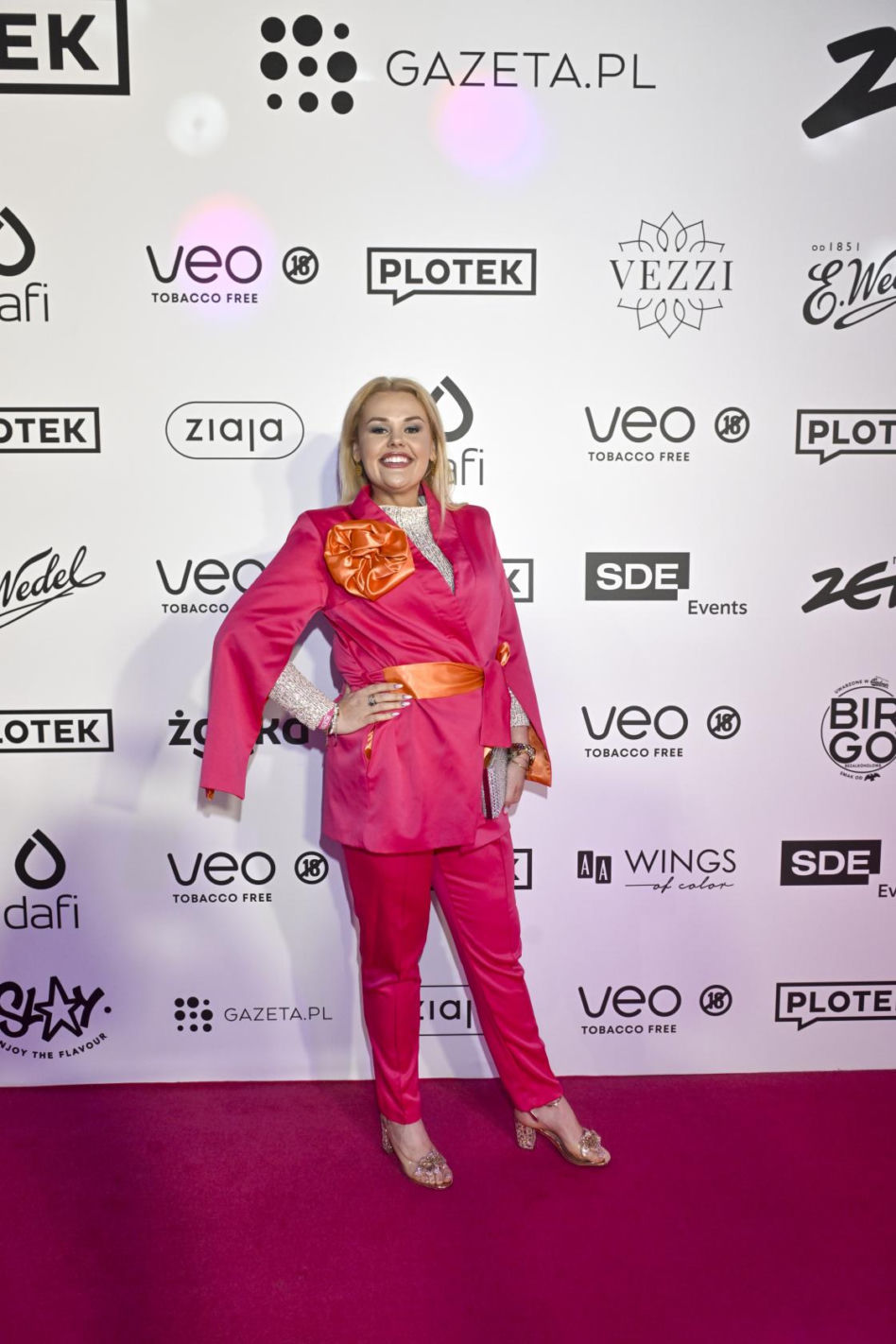 Koronkowa Rozenek-Majdan, Wędzikowska w spródnicy za kilka tysięcy oraz szczuplutka Zawodnik!