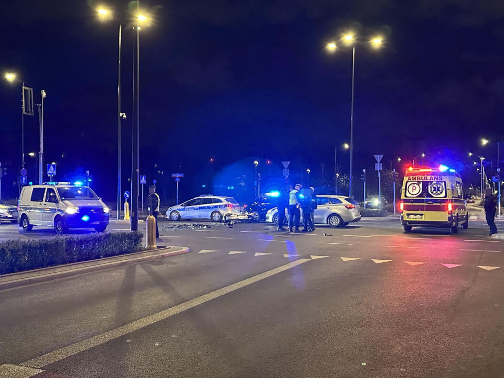 Zderzenie motocykla z radiowozem policji