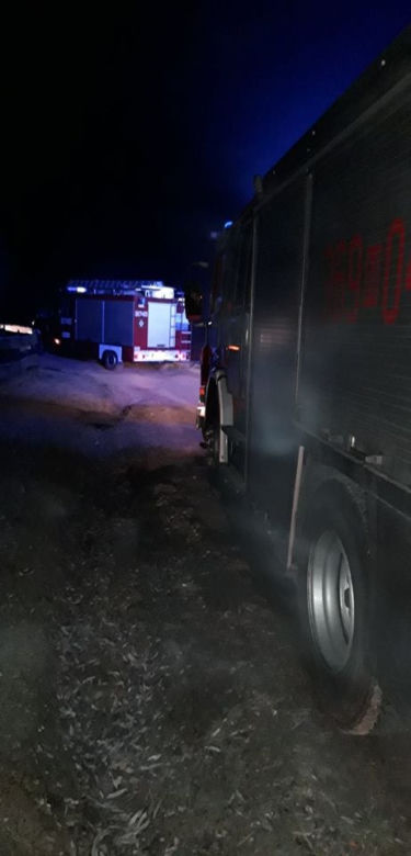 Nocny pożar w Kobiernikach pod Płockiem! Było gęsto od dymu! [ZDJĘCIA]