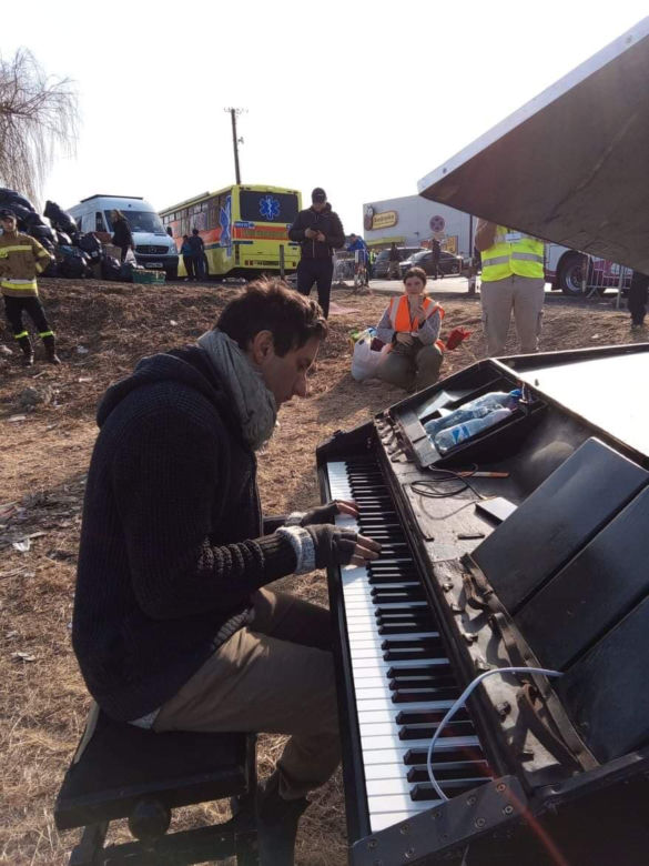 Davide Martello gra na fortepianie w Medyce [GALERIA]