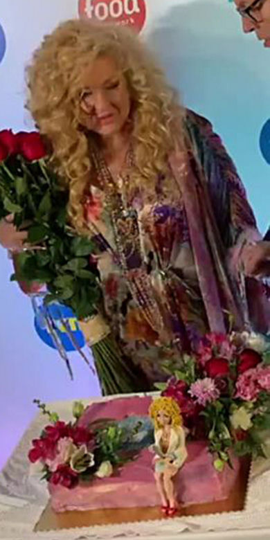 Magda Gessler wystylizowana pod kolor tortu
