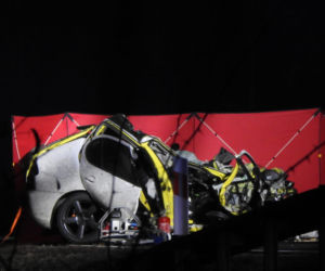 Tragiczny wypadek na krajowej „50”. 39-latek wbił się seatem w ciężarówkę. Nie żyje