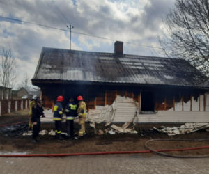 Zabłudów. Tragiczny pożar domu. W środku znaleziono zwłoki mężczyzny [ZDJĘCIA]