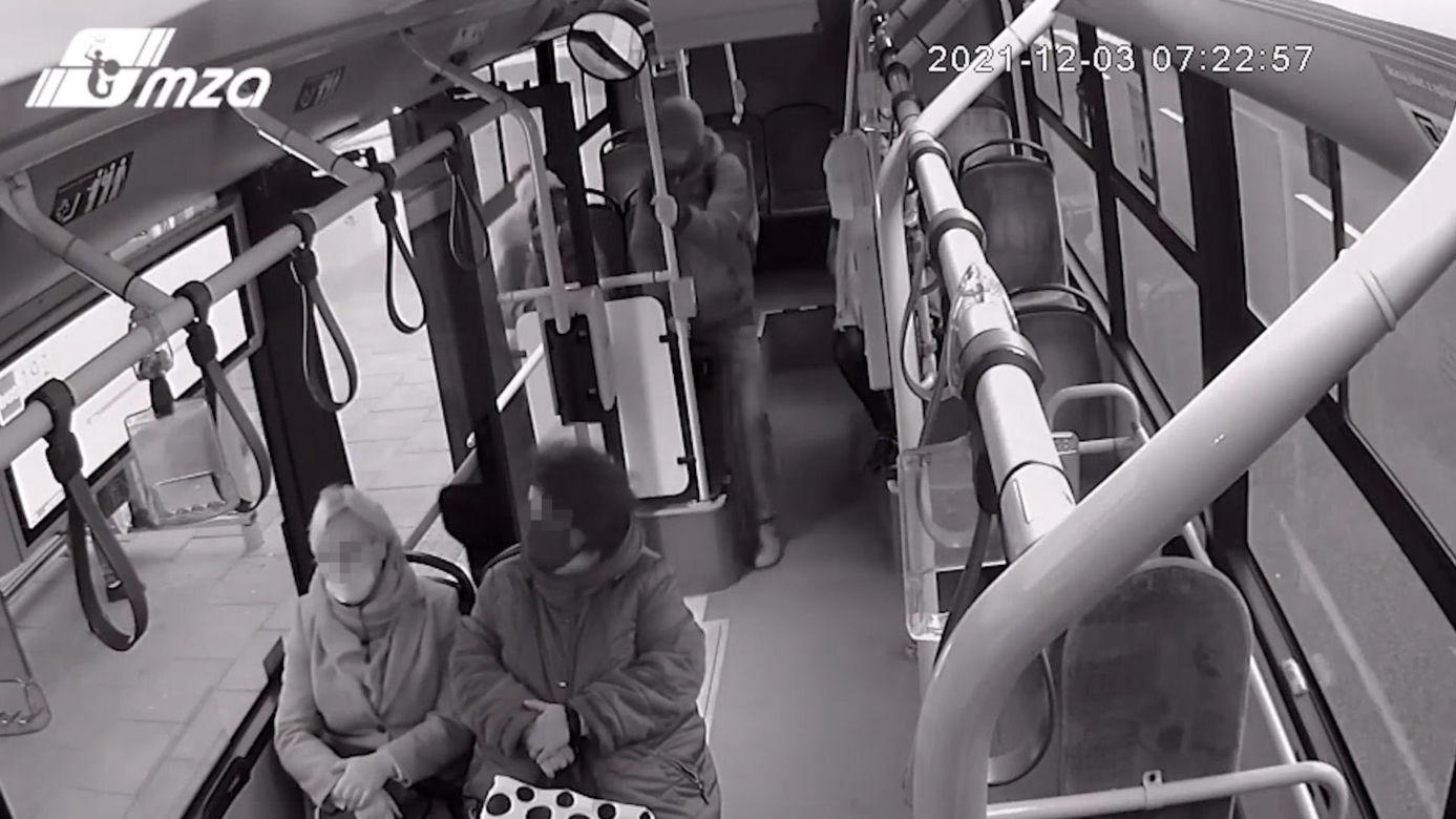 Uratował nastolatkę w autobusie! Bohaterski czyn kierowcy