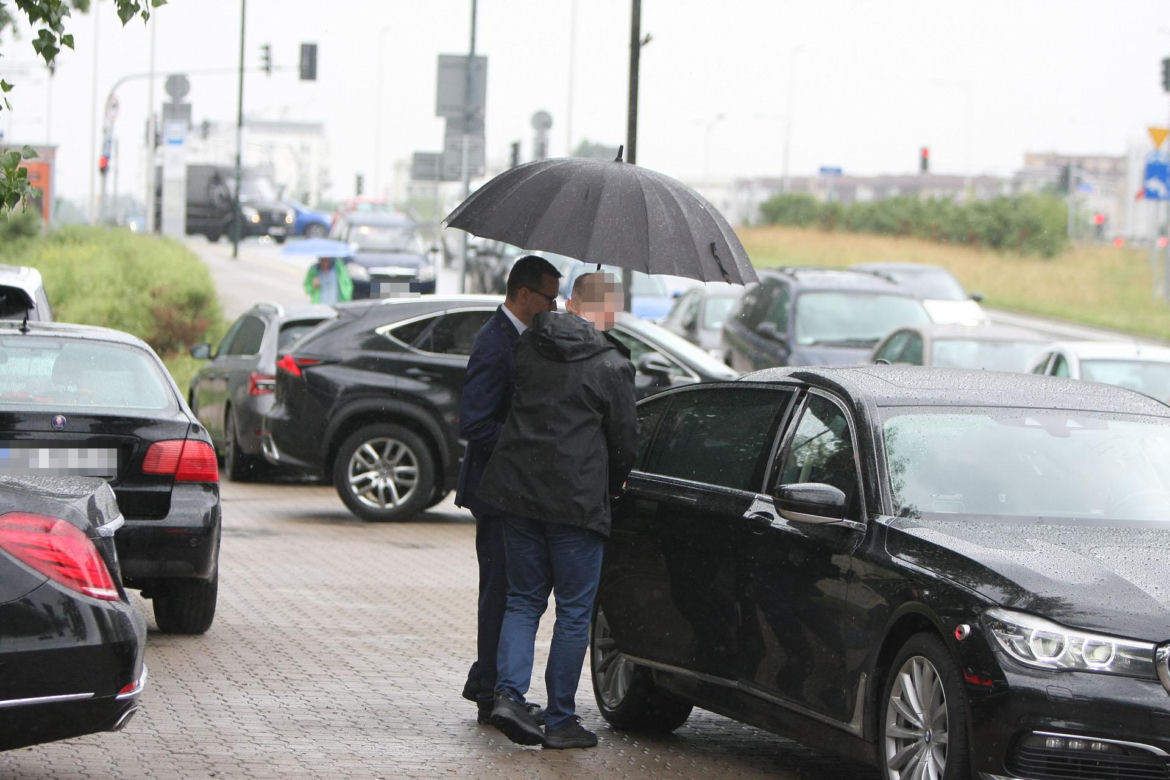 Morawiecki pod ochroną na miesięcznicy 