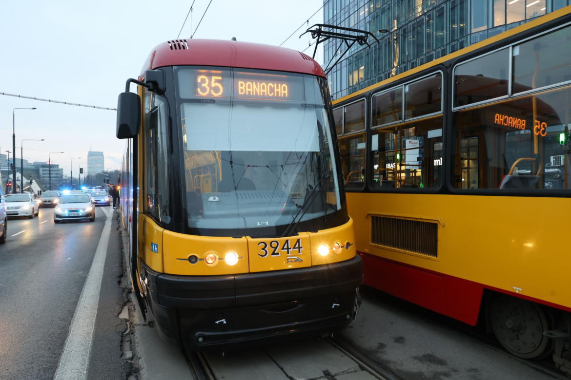 Tramwaj potrącił pieszego w Warszawie (28.11.2023)