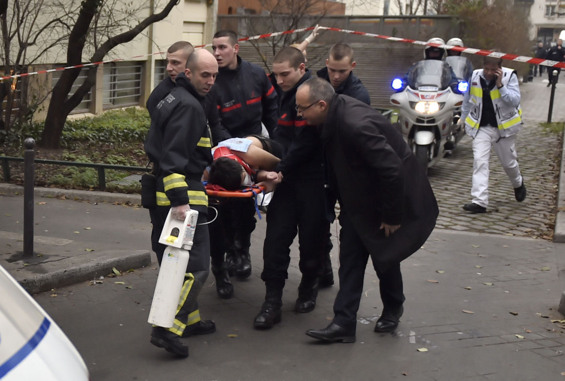 Świat szuka morderców.