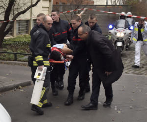 Świat szuka morderców.