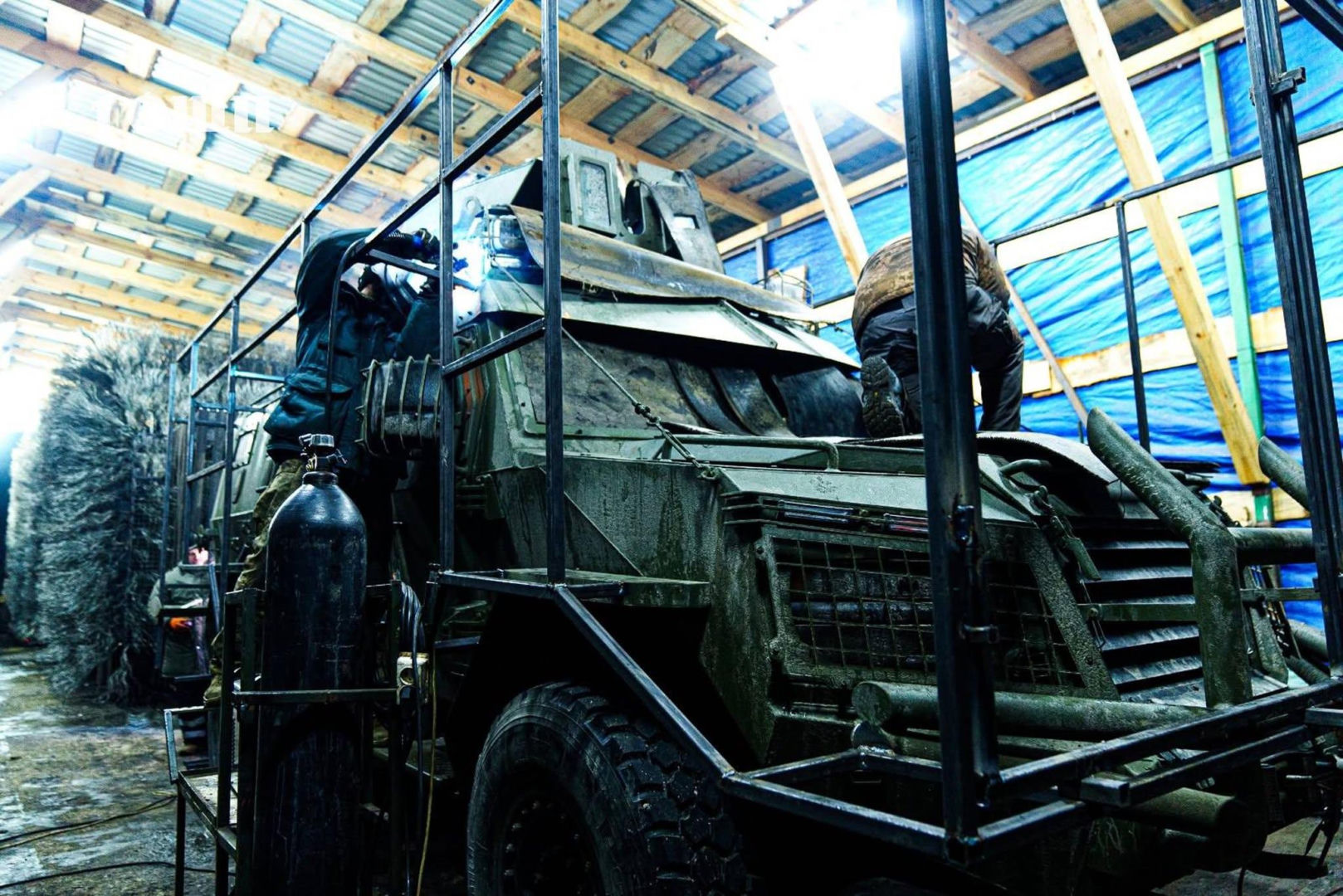 Ukraińskie czołgi Abrams i MRAP-y są modernizowane do walki z użyciem dronów na linii frontu