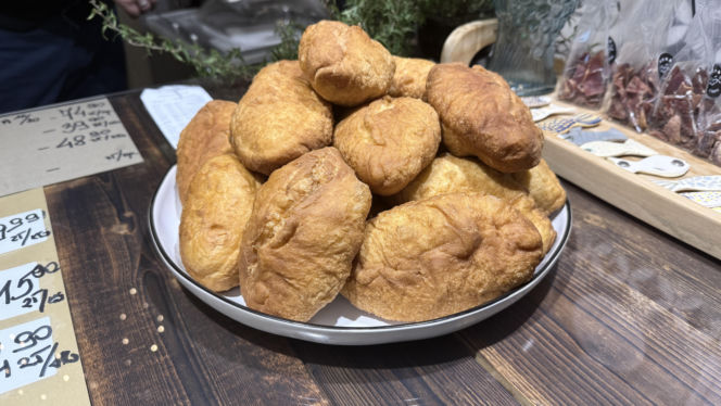 Pączek z paprykarzem kamieńskim