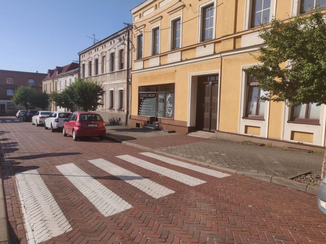 To jedno z najpiękniejszych śląskich miast. Zachwyca nie tylko unikatowym rynkiem, ale też drewnianym kościołem