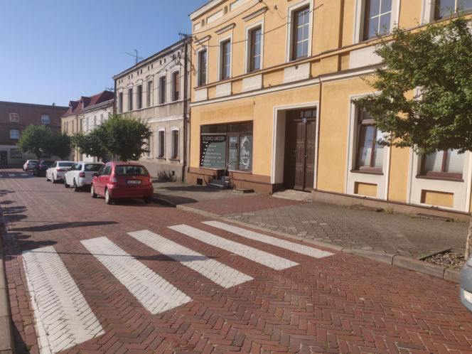 To jedno z najpiękniejszych śląskich miast. Zachwyca nie tylko unikatowym rynkiem, ale też drewnianym kościołem