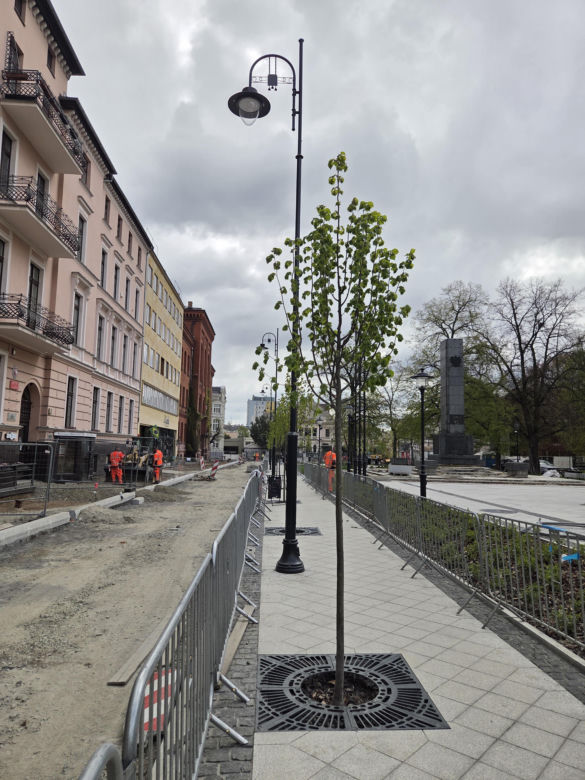 Nowe oblicze placu Wolności. Kwiaciarnie już zamontowane, koniec prac coraz bliżej