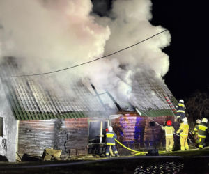 Pożar w Wigilię zabrał im dach nad głową. Trwa zbiórka na kontener mieszkalny dla pana Kazimierza i jego żony