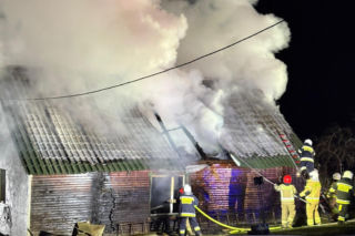 Pożar w Wigilię zabrał im dach nad głową. Trwa zbiórka na kontener mieszkalny dla pana Kazimierza i jego żony