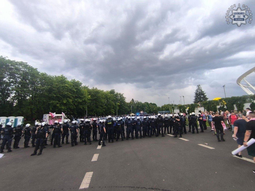 Przed meczem Polska-Mołdawia na Stadionie Śląskim miało dojść do bijatyki. Wkroczyła policja