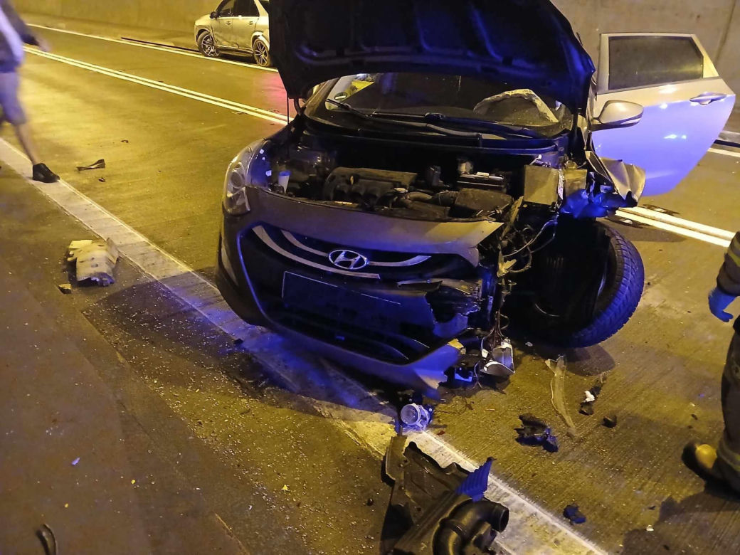 Wypadek w tunelu w Lalikach. Rozpędzone mitsubishi staranowało mercedesa. 5 osób w szpitalu 