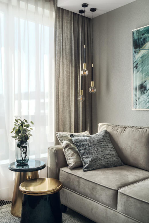 Styl modern classic we wnętrzu. Dyskretny luksus z widokiem na morze