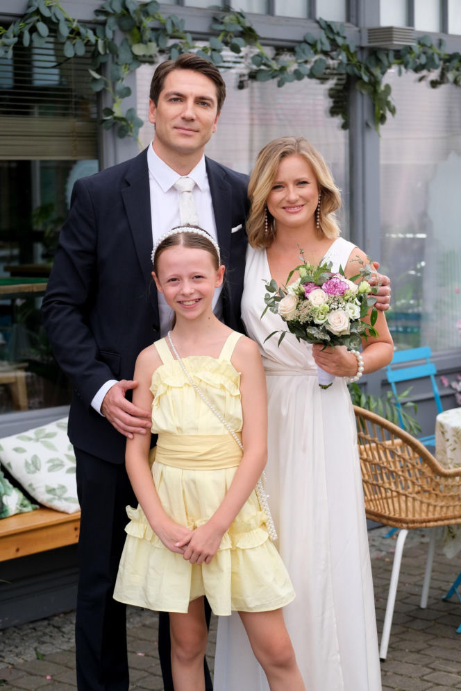 M jak miłość odc. 1903. Dima (Pszeniczny Michaił), Julia (Marta Chodorowska), Nadia (Mira Fareniuk)