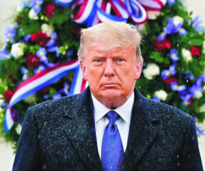 Biden zbiera ludzi. Trump pieniądze na walkę    