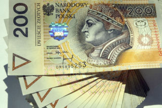 Gang paliwowy rozbity! Miliony strat i luksusowe auta przejęte przez KAS