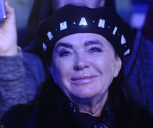 Ewa Krawczyk ociera łzy. Na widowni szaleństwo