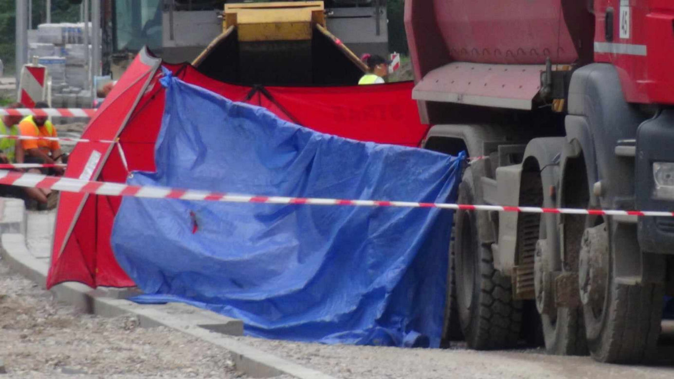Tragedia, starauszka wpadła pod cofającą ciężarówkę! Na ratunek nie było już szans