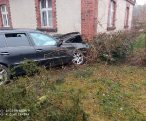Uderzył autem w dom! Tragedia koło Środy Wielkopolskiej 